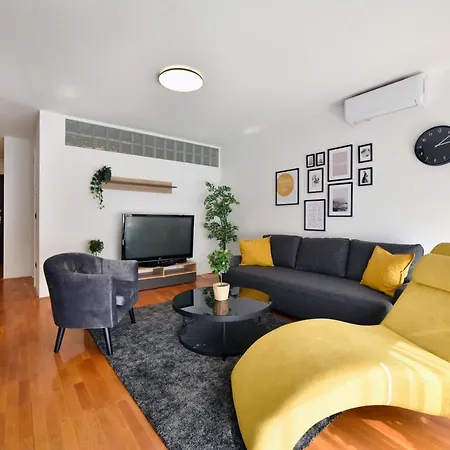 Lavir Apartment With Parking Zagreb Exterior photo